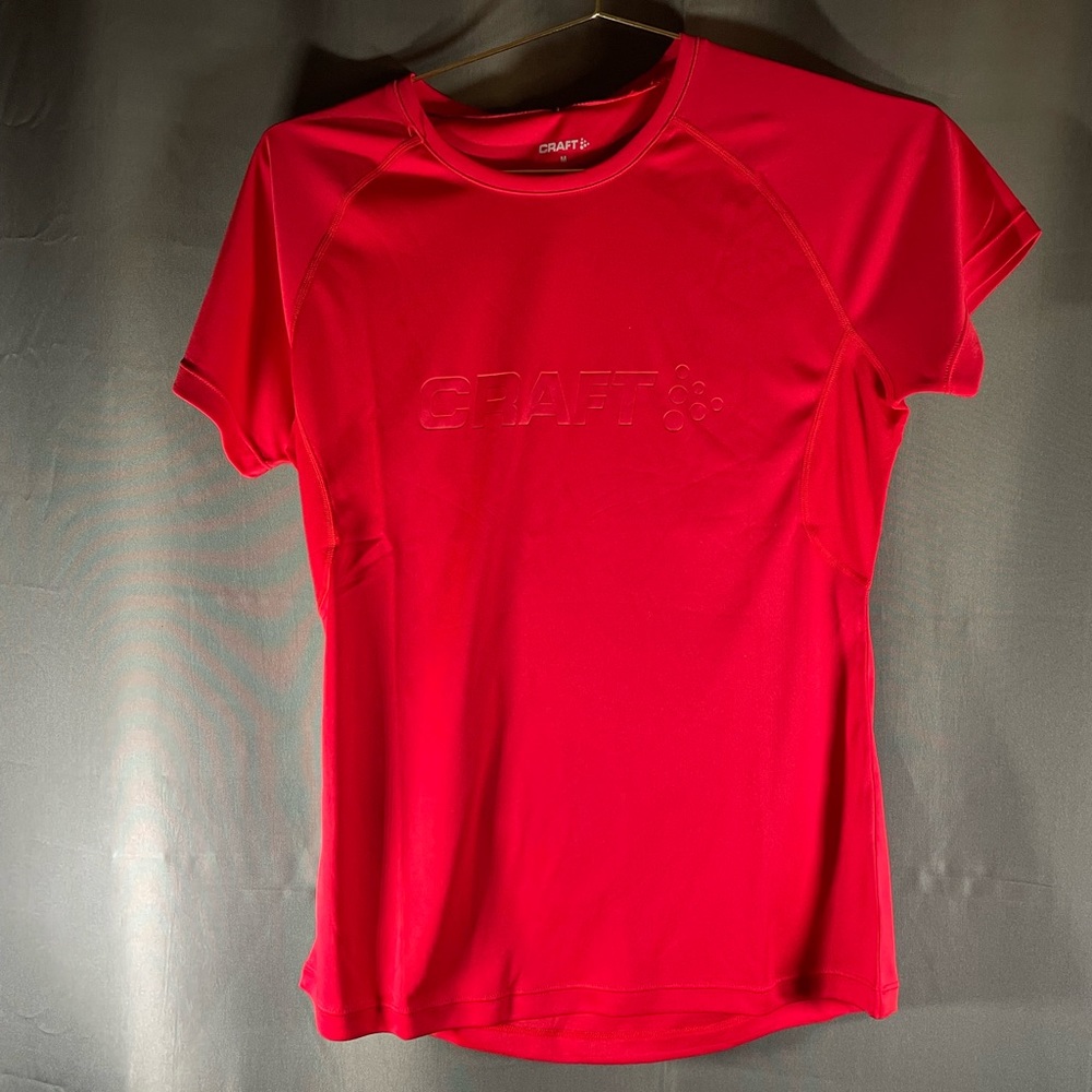 Craft Red Women’s Athletic short sleeve shirt- Medium NWT